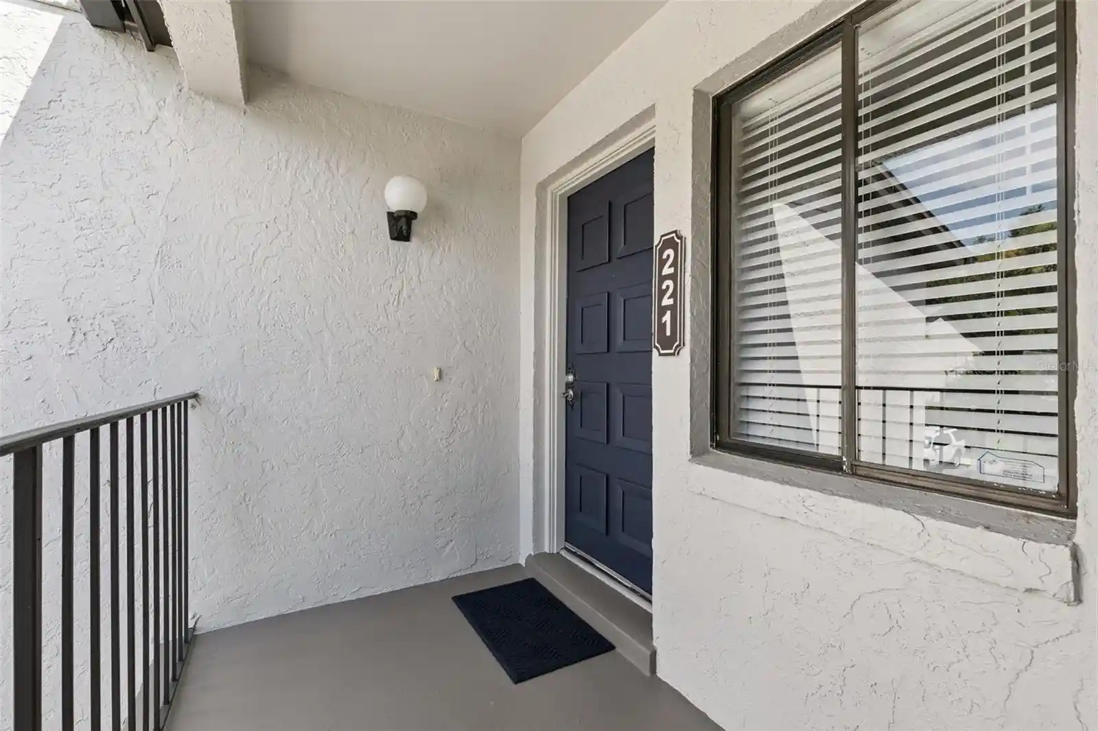Listing Photo 2 - Condo for sale in 16 Escondido Cir located at 16 Escondido Cir, ALTAMONTE SPRINGS, FL 32701 - Unit #221
