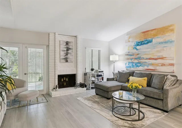 Listing Photo 4 - Condo for sale in building located at 16 Escondido Cir, ALTAMONTE SPRINGS, FL 32701 - Unit #221