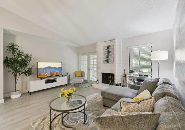 Listing Photo 5 - Condo for sale in building located at 16 Escondido Cir, ALTAMONTE SPRINGS, FL 32701 - Unit #221