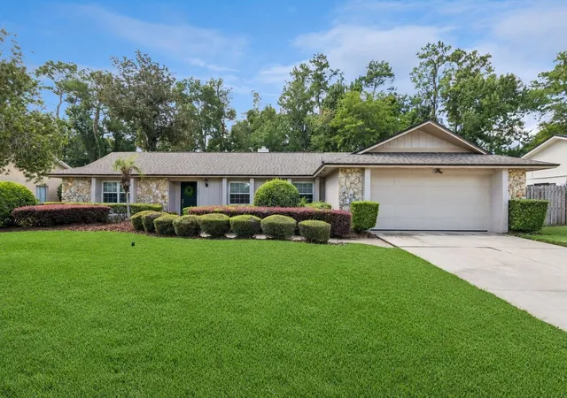 Photo 1 of Single family home for sale at 734 Riverbend Boulevard, Longwood, FL 32779 | MLS# O6437826 | Listing updated on 2026-09-28