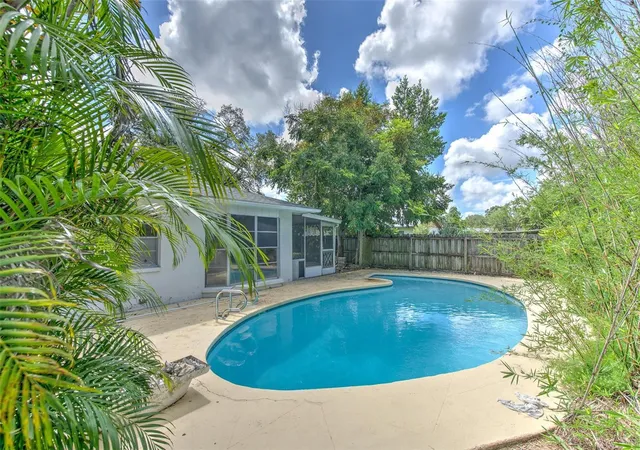 Photo 2 of Single family home for sale at 1802 Cherry Ridge Ln, Brandon, FL 33511 | MLS# TB8544027 | Listing updated on 2026-09-11