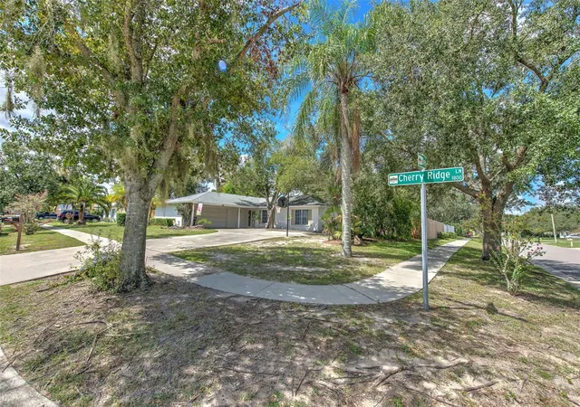 Photo 4 of Single family home for sale at 1802 Cherry Ridge Ln, Brandon, FL 33511 | MLS# TB8544027 | Listing updated on 2026-09-11