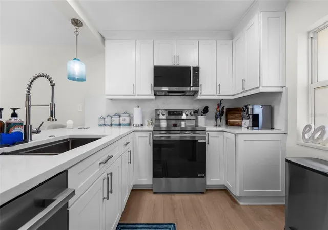 Listing Photo 5 - Condo for sale in building located at 4540 Gulf Of Mexico Dr, LONGBOAT KEY, FL 34228 - Unit #204