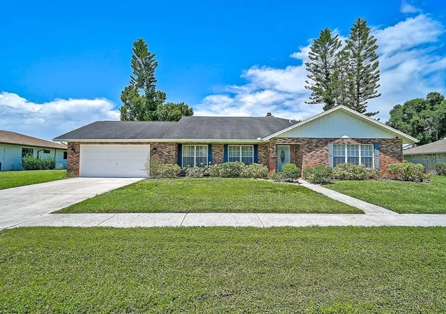 Photo 1 of Single family home for sale at 1113 Derian Pl, Nokomis, FL 34275 | MLS# A4704600 | Listing updated on 2026-10-04