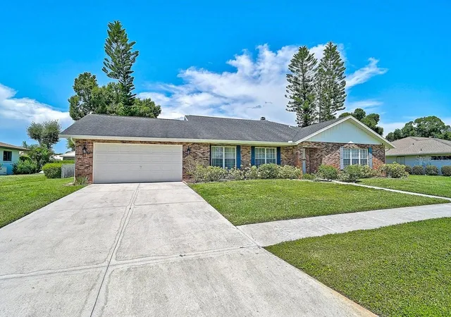Photo 3 of Single family home for sale at 1113 Derian Pl, Nokomis, FL 34275 | MLS# A4704600 | Listing updated on 2026-10-04