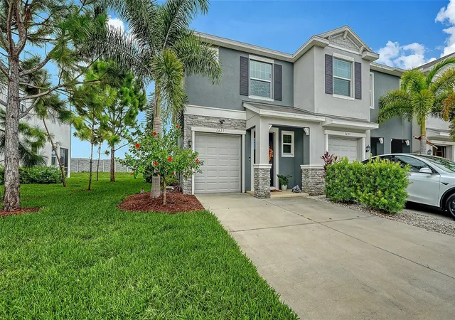 Townhouse for sale at 2627 Midnight Pearl Dr, SARASOTA, FL 34240 | MLS# A4704601