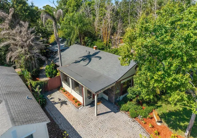 Photo 4 of Single family home for sale at 1710 Oregon St, Orlando, FL 32803 | MLS# O6437938 | Listing updated on 2026-10-26