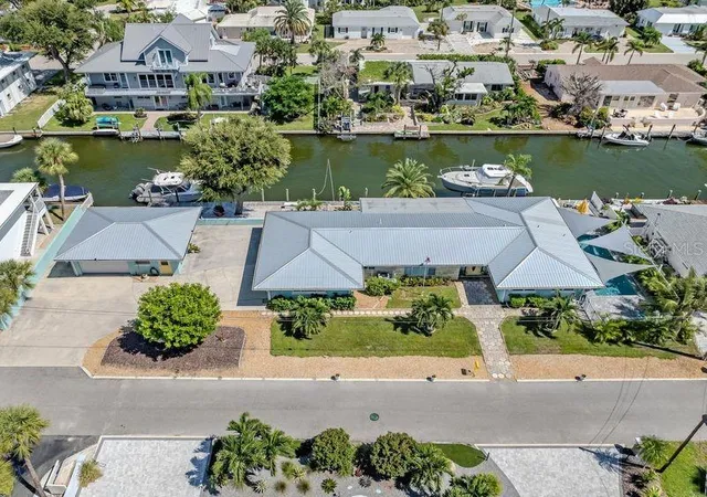 Photo 2 of Single family home for sale at 918 Gibbs Rd, Venice, FL 34285 | MLS# N6145566 | Listing updated on 2026-09-09