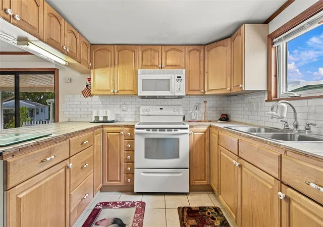 Photo 3 of Manufactured home for sale at 9483 Gray Fox Dr, Weeki Wachee, FL 34613 | MLS# W7889081 | Listing updated on 2026-09-11