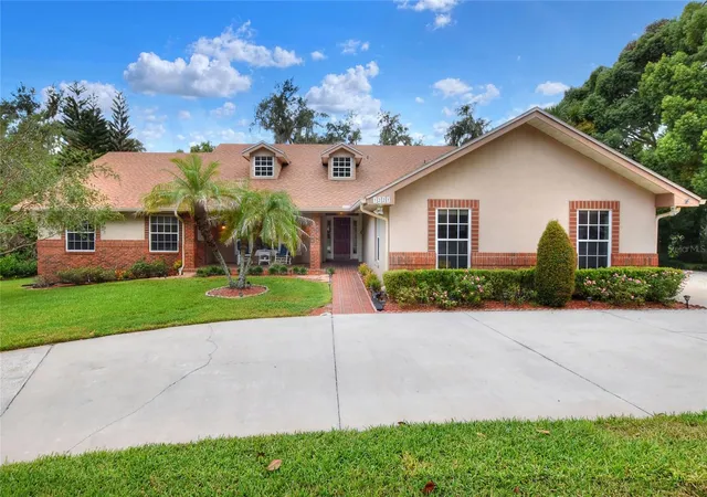 Photo 3 of Single family home for sale at 1221 E Edgewood Dr, Lakeland, FL 33803 | MLS# L4964711 | Listing updated on 2026-09-15
