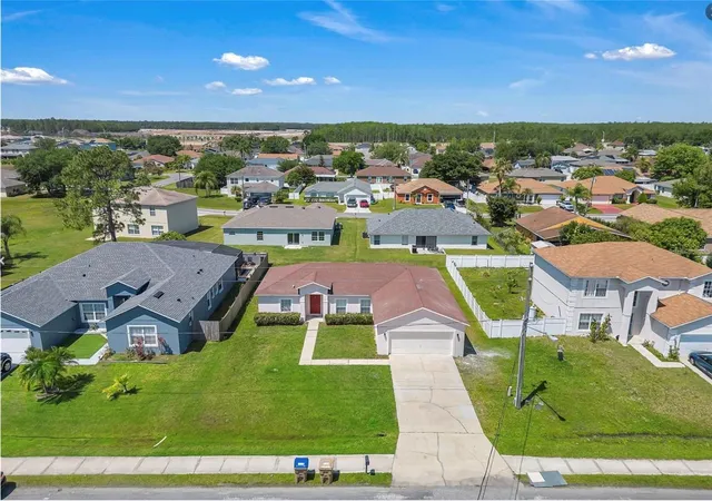 Photo 2 of Single family home for sale at 611 Elbridge Dr, Kissimmee, FL 34758 | MLS# O6437985 | Listing updated on 2026-09-15