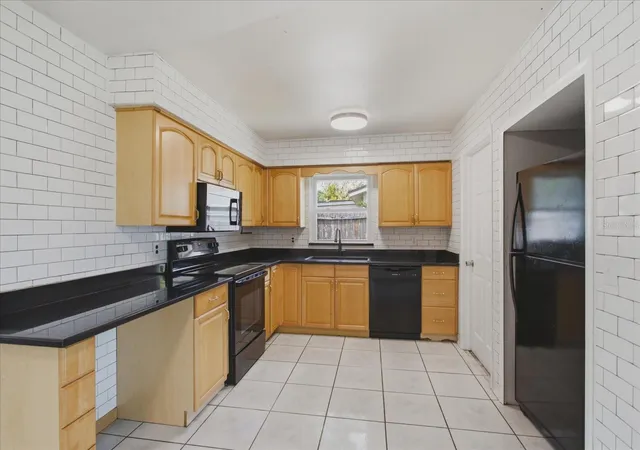 Photo 3 of Single family home for sale at 1412 Ormond Ave, Apopka, FL 32703 | MLS# O6437987 | Listing updated on 2026-09-12
