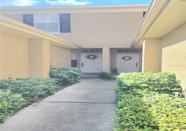 Photo 4 of Townhouse for sale at 2511 Newbern Dr, Clearwater, FL 33761 | MLS# TB8544202 | Listing updated on 2026-09-23