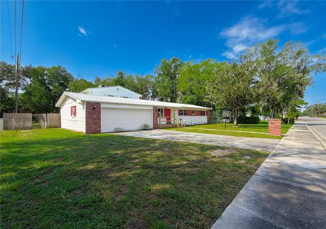 Photo 4 of Sale Pending at 1255 SE 12th Avenue, Gainesville, FL 32641 | MLS# GC543157 | Listing updated on 2026-09-14