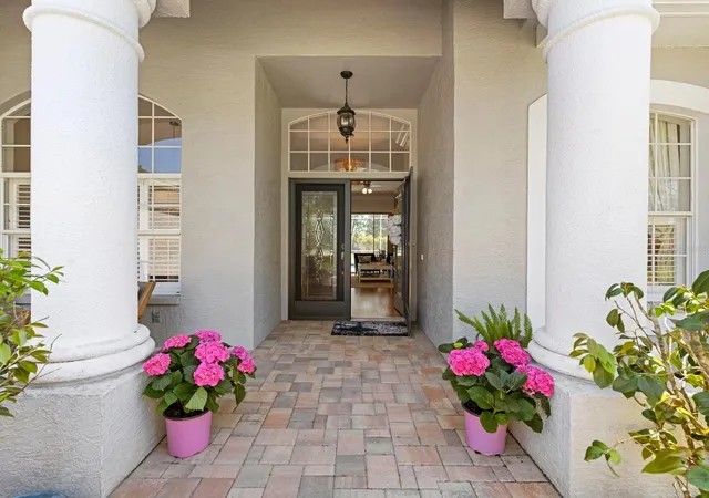 Photo 4 of Sale Pending at 5318 Legend Hills Ln, Spring Hill, FL 34609 | MLS# W7889087 | Listing updated on 2026-10-14