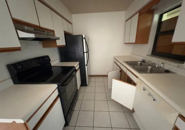 Photo 3 of Sale Pending at 996 Grayson Dr, Orlando, FL 32825 | MLS# O6438096 | Listing updated on 2026-09-10