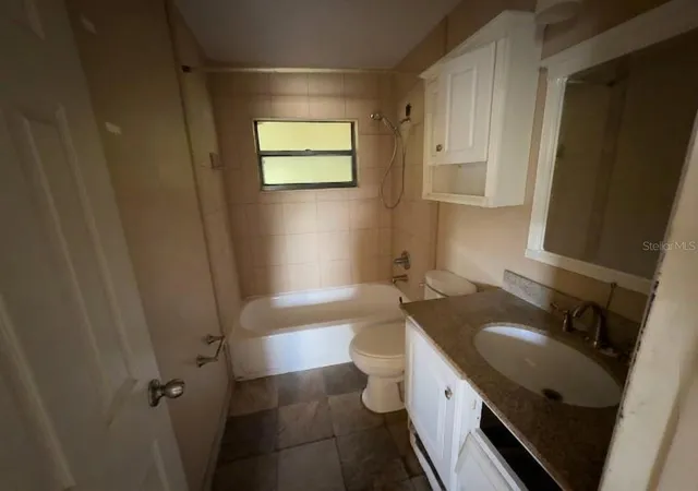 Photo 4 of Sale Pending at 996 Grayson Dr, Orlando, FL 32825 | MLS# O6438096 | Listing updated on 2026-09-10