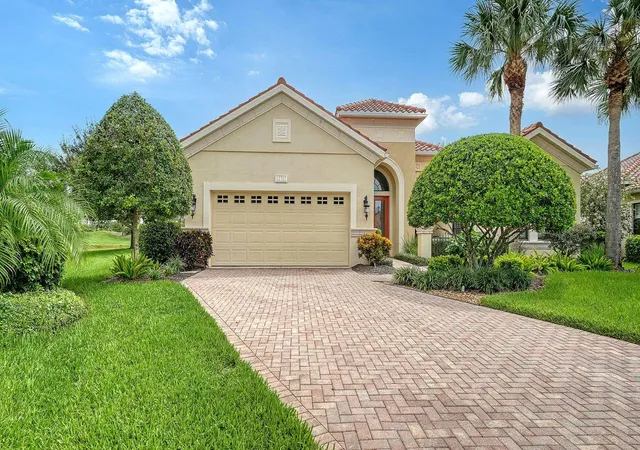 Photo 4 of Single family home for sale at 12717 Stone Ridge Pl, Lakewood Ranch, FL 34202 | MLS# A4704692 | Listing updated on 2026-09-14