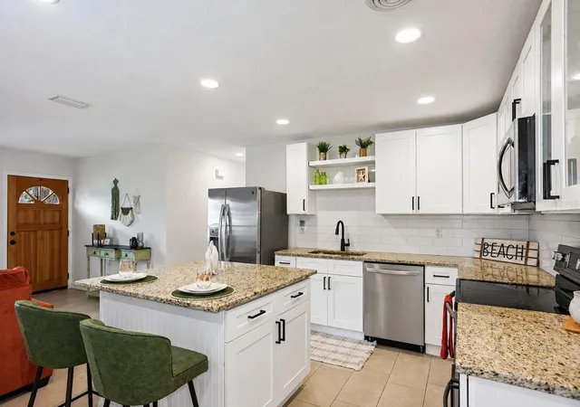 Photo 4 of Single family home for sale at 482 Oakwood Dr, Dunedin, FL 34698 | MLS# TB8544354 | Listing updated on 2026-09-13