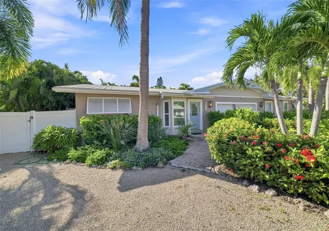 Photo 4 of Single family home for sale at 205 82nd Street, Holmes Beach, FL 34217 | MLS# A4704708 | Listing updated on 2026-09-15