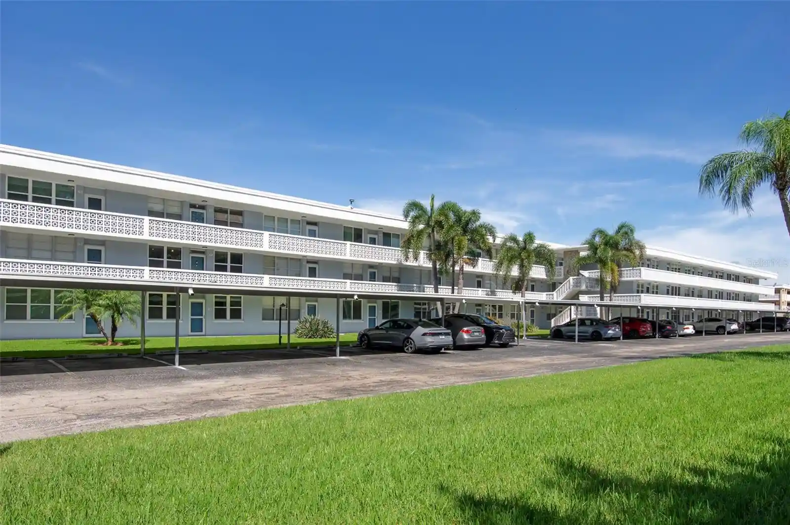 Listing Photo 1 - Condo for sale in 4720 Locust St Ne located at 4720 Locust St Ne, ST PETERSBURG, FL 33703 - Unit #219