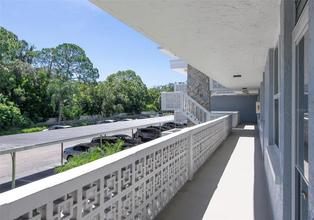 Listing Photo 4 - Condo for sale in building located at 4720 Locust St Ne, ST PETERSBURG, FL 33703 - Unit #219