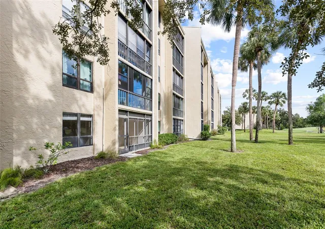 Listing Photo 4 - Condo for sale in building located at 13626 Greenfield Dr, Tampa, FL 33618 - Unit #109