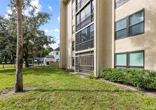 Listing Photo 5 - Condo for sale in building located at 13626 Greenfield Dr, Tampa, FL 33618 - Unit #109