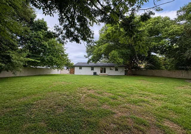 Photo 3 of Single family home for sale at 2310 Lisa Ct W, Sanford, FL 32771 | MLS# O6438165 | Listing updated on 2026-10-11