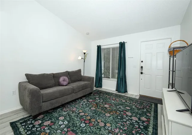 Listing Photo 4 - Condo for sale in building located at 12237 Eastcove Dr, Orlando, FL 32826