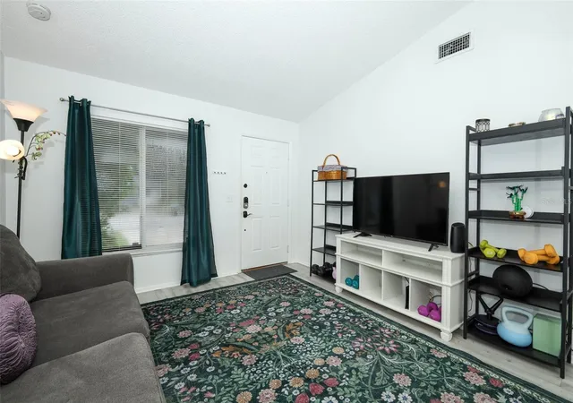 Listing Photo 5 - Condo for sale in building located at 12237 Eastcove Dr, Orlando, FL 32826