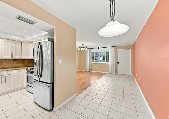 Listing Photo 4 - Condo for sale in building located at 2650 Pearce Dr, CLEARWATER, FL 33764 - Unit #309