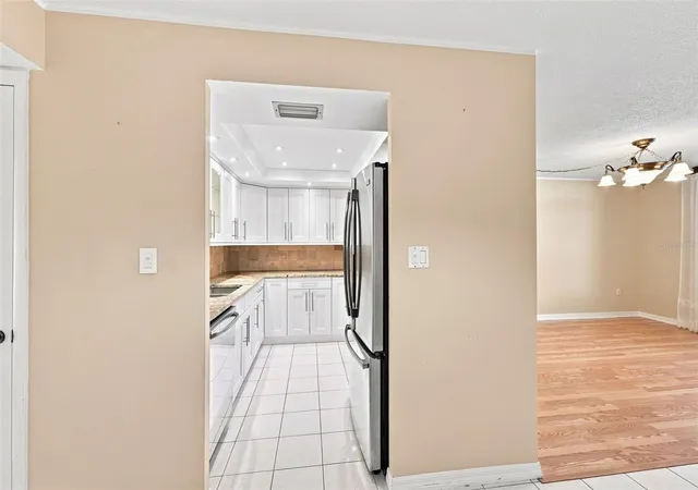 Listing Photo 5 - Condo for sale in building located at 2650 Pearce Dr, CLEARWATER, FL 33764 - Unit #309