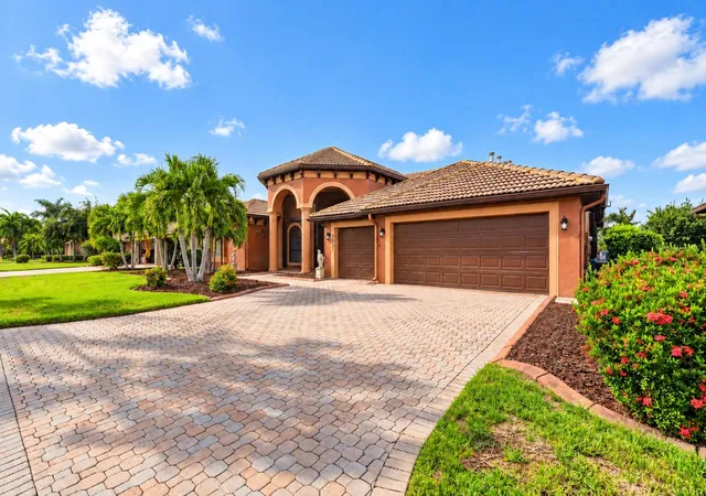 Photo 1 of Sale Pending at 7007 74th Street Cir E, Bradenton, FL 34203 | MLS# A4704741 | Listing updated on 2026-09-15