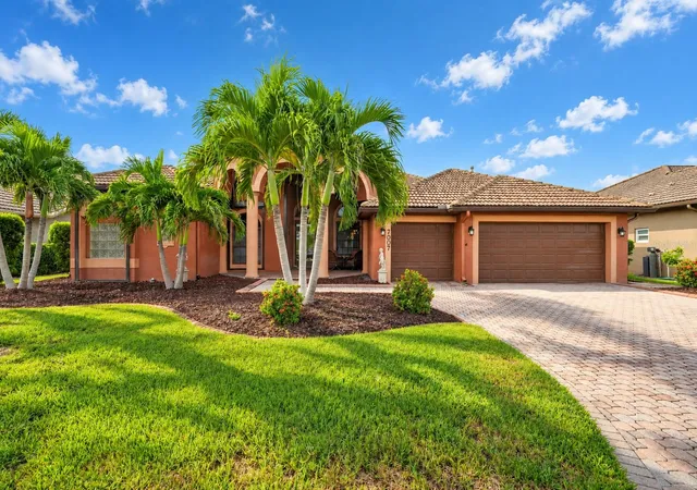 Photo 3 of Sale Pending at 7007 74th Street Cir E, Bradenton, FL 34203 | MLS# A4704741 | Listing updated on 2026-09-15