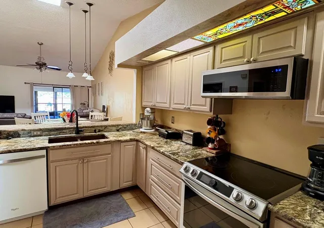 Photo 4 of House for sale at 2466 Alhambra St, Clearwater, FL 33761 | MLS# S5156748 | Listing updated on 2026-10-05