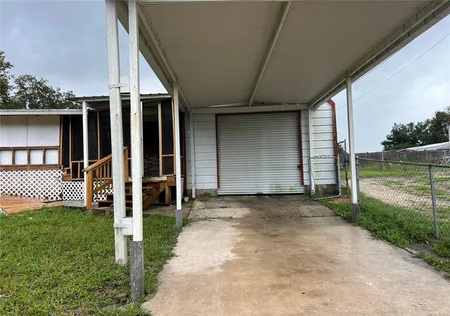 Photo 2 of Manufactured home for sale at 31800 E Skyline Dr, Deland, FL 32720 | MLS# V4951059 | Listing updated on 2026-10-02