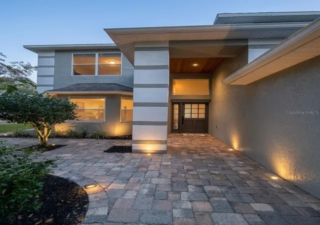 Photo 2 of Single family home for sale at 389 Lakepark Trl, Oviedo, FL 32765 | MLS# S5156756 | Listing updated on 2026-10-03