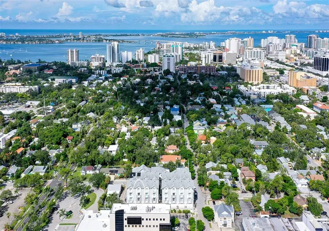 Photo 2 of Townhouse for sale at 516 Laurel Park Dr, Sarasota, FL 34236 | MLS# A4704756 | Listing updated on 2026-09-12