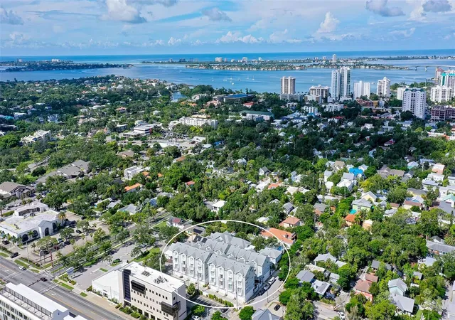 Photo 4 of Townhouse for sale at 516 Laurel Park Dr, Sarasota, FL 34236 | MLS# A4704756 | Listing updated on 2026-09-12