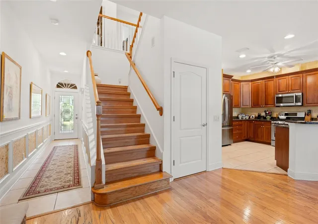 Photo 4 of Townhouse for sale at 6058 Gulfport Blvd S, Gulfport, FL 33707 | MLS# TB8544594 | Listing updated on 2026-09-21