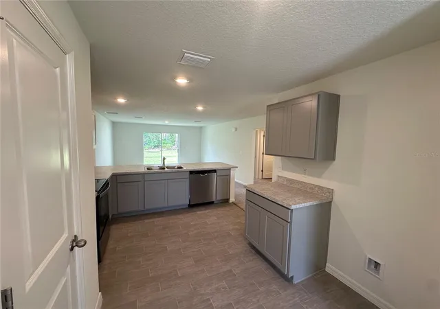 Photo 3 of Single family home for sale at 6 Reine Pl, Palm Coast, FL 32164 | MLS# C7530255 | Listing updated on 2026-09-29