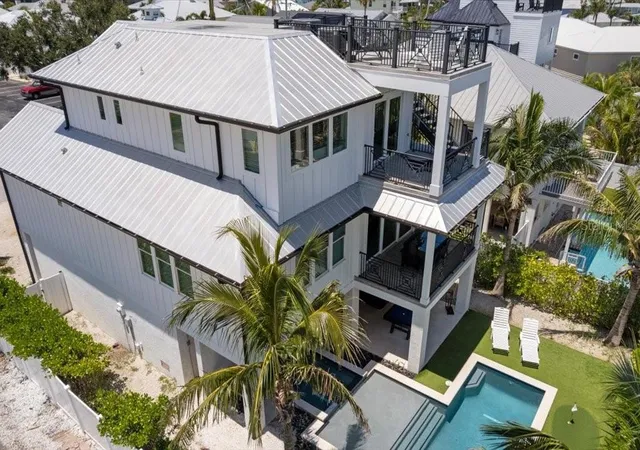 Photo 2 of Single family home for sale at 239 S Harbor Dr, Holmes Beach, FL 34217 | MLS# A4704768 | Listing updated on 2026-09-10