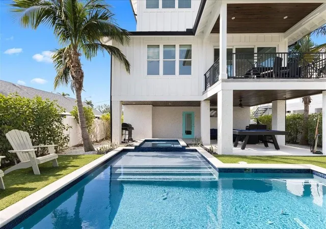 Photo 3 of Single family home for sale at 239 S Harbor Dr, Holmes Beach, FL 34217 | MLS# A4704768 | Listing updated on 2026-09-10