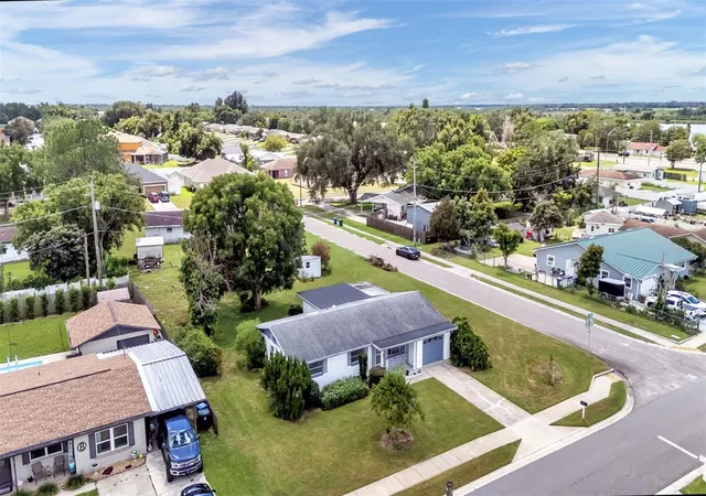Photo 3 of Single family home for sale at 265 E Thelma St, Lake Alfred, FL 33850 | MLS# L4964740 | Listing updated on 2026-09-26