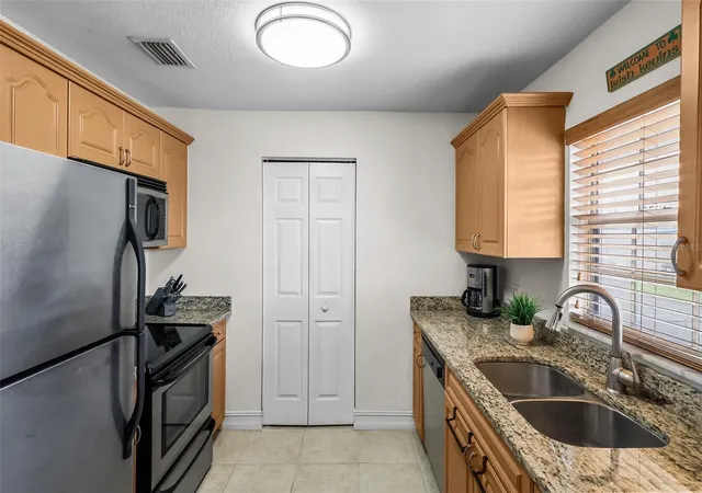 Photo 3 of Condo for sale at 200 Country Clb Dr #108, Largo, FL 33771 | MLS# TB8544659 | Listing updated on 2026-10-07