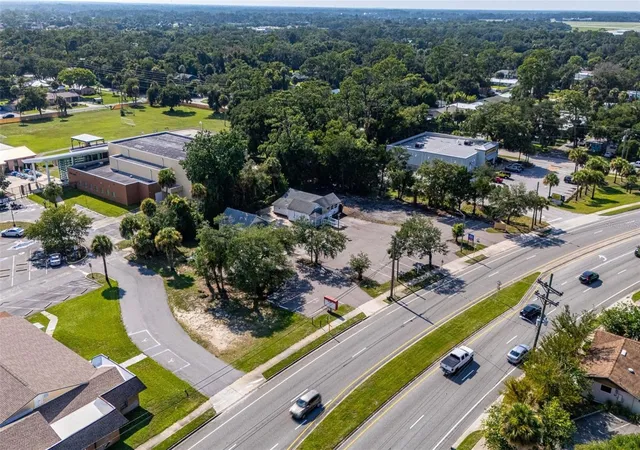 Photo 4 of Single family home for sale at 1042 N Dixie Fwy, New Smyrna Beach, FL 32168 | MLS# NS1089147 | Listing updated on 2026-09-09