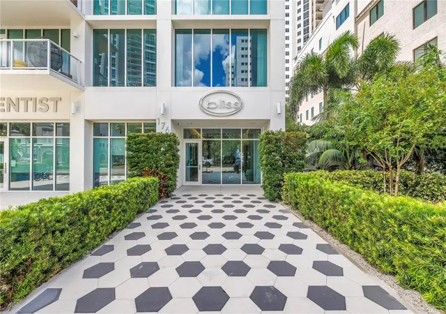 Photo 1 of Condo for sale at 176 4th Avenue NE #1101, Saint Petersburg, FL 33701 | MLS# TB8544749 | Listing updated on 2026-09-11