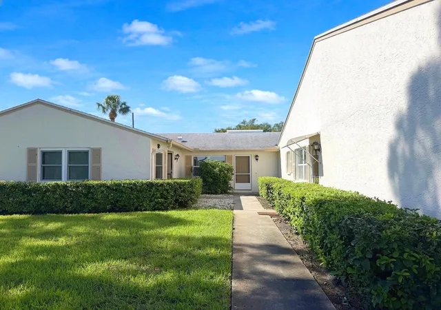 Photo 2 of Condo for sale at 3386 39th Street S #B, Saint Petersburg, FL 33711 | MLS# TB8544772 | Listing updated on 2026-10-15