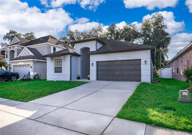 Photo 3 of Single family home for sale at 519 Pleasant Grv Dr, Winter Springs, FL 32708 | MLS# O6438464 | Listing updated on 2026-09-15